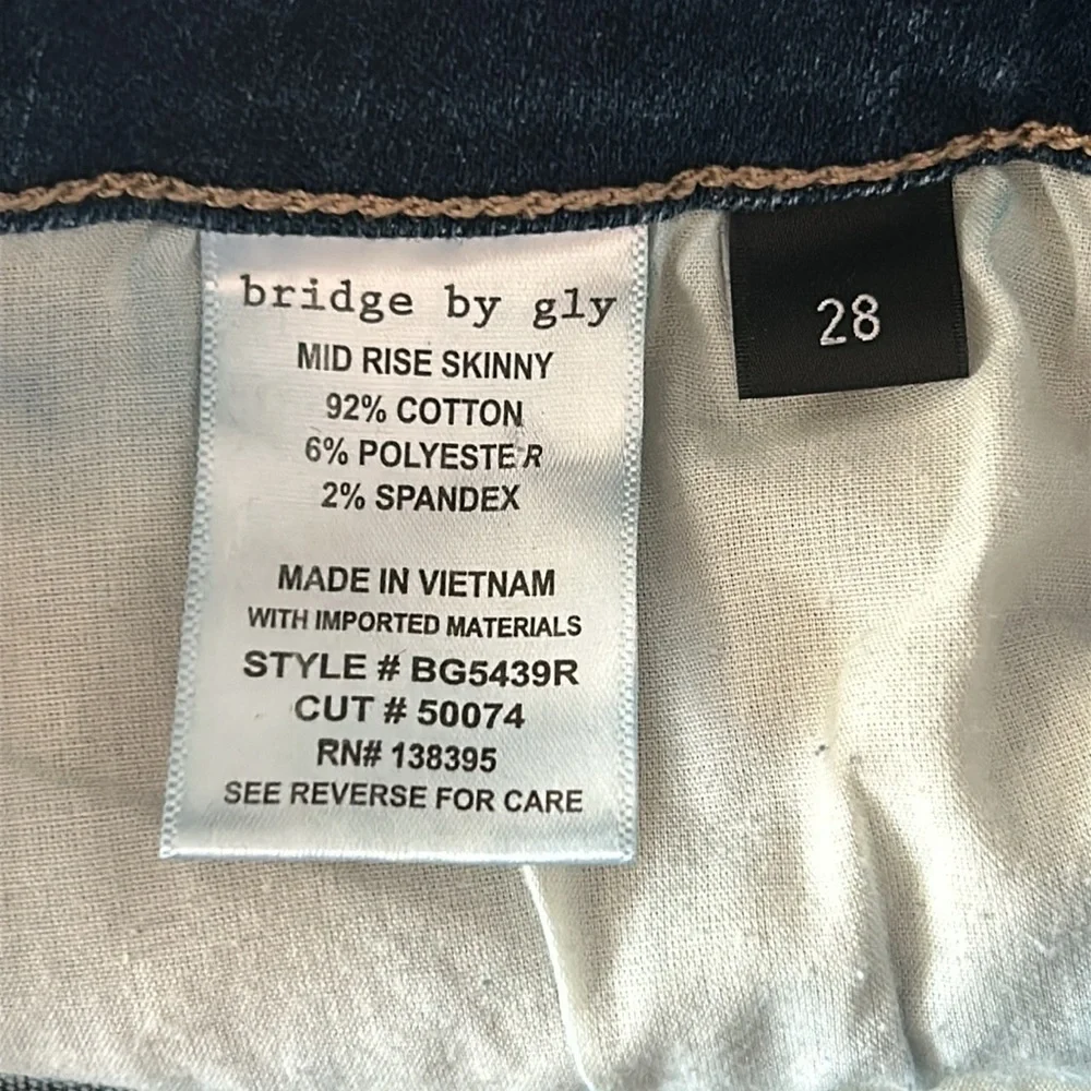 Bridge By Gly mid rise skinny jeans distressed size 28